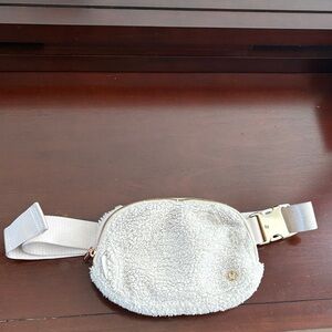 Cozy Cream Everywhere Sherpa Belt Bag